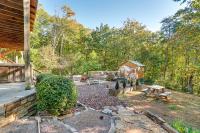 Family Getaway: Georgia Cabin w/ Outdoor Hot Tub - Chambres d'hôtes Clermont
