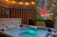 3 Miles to Gsmnp & Dtwn Good Views HotTub A-Frame - Chambres d'hôtes Gatlinburg