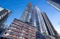 Central City Escape - Skyline Views, Pool & Parking - Chambres d’hôtes Melbourne