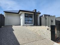 Holiday at the Beach, Spa Bath, King Bed with TV - B&B Christies Beach