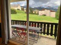 Charmant appartement, grand balcon, vue montagne - B&B