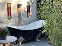 The Bath House & Sauna Garden x 4 beds - Ferienwohnung Newcastle