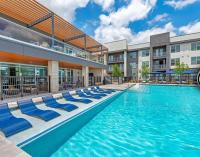 Cozy Comfort 1bd Attached Garage Desk Pool Gym - B&B