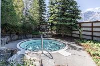 Stunning Silver Creek 1Br Mtn view penthouse - B&B Canmore