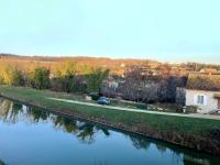 Loft renové avec Mezzanine - Vue sur le Loing - Commerces à pied - B&B