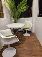 Quiet Oasis It's spacious and elegantly designed - B&B