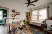 NEW - Hula House wAC- 3BR- Hilo Town - Bed and Breakfast Hilo