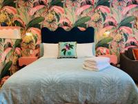 Manly Vibes - fabulous design with gym, sauna, streaming, right opposite wharf & beach - Chambres d'hôtes Sydney