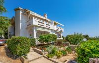 2 Bedroom Lovely Apartment In Potocnica - Bed and Breakfast Potocnica