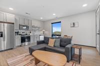 CozySuites Mass with parking lounge & roof deck #28 - Chambres d’hôtes Indianapolis