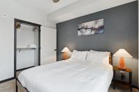 CozySuites Mass with parking lounge & roof deck #41 - B&B Indianapolis