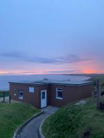 Sunset sea view chalet with hot tub - Bed and Breakfast Torpoint