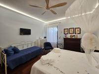 Dreibettzimmer mit Poolblick
