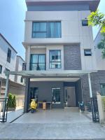New 3BD Villa with Park,Pool&Gym near Airport - Bed and Breakfast Bangkok
