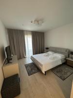 Three-Bedroom Premium Apartment with Resort View