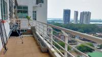 Apartment in central JB with sea view, city view, balcony, free WiFi and free parking - Chambres d'hôtes Johor Bahru
