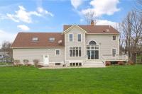 Cozy Ithaca Retreat - Fenced Yard - 7 min to Cornell - B&B Ithaca