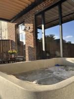 La Grange-Vorsen Logement privatif de 100m2 avec bain balnéo, cabine Infrarouge, jacuzzi, climatisation - Chambres d'hôtes Gingelom