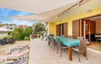Awesome Home In Banjol - Bed and Breakfast Banjol