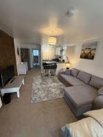 1st floor studio flat in Crawley! Close to Gatwick - Chambres d’hôtes Crawley