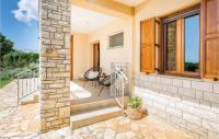 Gorgeous Home In Galizana With Wifi - Chambres d’hôtes