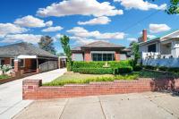 The Macleay - Poolside Entertainer, Pet friendly - B&B