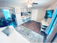 Newly Remodeled Oasis - Fast WiFi Vit C Shower Free Parking Near IAH DT & Pass Program - Chambres d'hôtes Houston