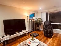 Spacious 6 Bedroom Holiday Home 15 Min Away From Melbourne Airport - Chambres d'hôtes Sydney