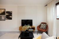 The Isleworth Place - Stunning 1BDR Flat with Balcony - B&B