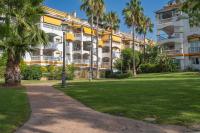 Luxury 3BR Puerto Banus, Pool, Garden, Walk to Marina & Beach - Chambres d'hôtes Marbella
