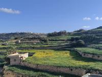 Marsalforn Magic Apartment with views 2 minutes from sea - Chambres d'hôtes Marsalforn