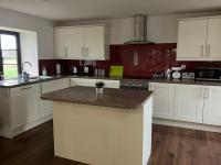 Berryhill West Steading - Peterhead - 3 bedroom 2 bathroom self-catering - Sleeps 5 - Private off-road parking - Yard & Shed - Suit Contractors - Newly Refurbished - Underfloor Heating - Drying Room - Golf Driving Range - Cafe - Extensive Footpaths - Chambres d'hôtes Peterhead