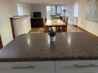 Berryhill West Steading - Peterhead - 3 bedroom 2 bathroom self-catering - Sleeps 5 - Private off-road parking - Yard & Shed - Suit Contractors - Newly Refurbished - Underfloor Heating - Drying Room - Golf Driving Range - Cafe - Extensive Footpaths - Chambres d'hôtes Peterhead