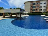 GUARAJUBA PARAÍSO DAS ÁGUAS - APT 2 quartos com AR e TV em TODOS os cômodos - Incluso Roupa de CAMA e BANHO - Filtro de Água Gelada e Maquina de Lavar dentro do APT - TOTAL CONFORTO PARA VC E SUA FAMILIA - Cond A beira da Lagoa e perto da PRAIA - Chambres d’hôtes
