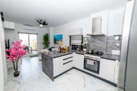 Sea Breeze, Spacious 2-Bedroom LUX Seaside Apartments - B&B San Pawl il-Baħar