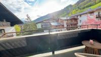 NĀVA PLACE Alpine Apartment in Kaprun - Peaceful Location, Near Glacier & WiFi - B&B Kaprun
