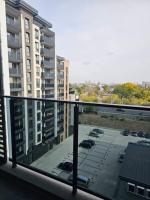 Modern 1BR Apartment with Garage in Center - B&B