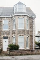 Coastal Inspired Seaview Flat - B&B