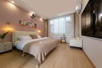 Habitación con cama grande