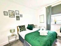 Meadows Court - Wyndale Living - Mansion Style Apt - B&B Birmingham
