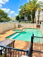Renovated Beachside 1BR Apartment - Chambres d’hôtes