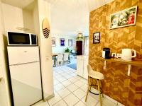 Bel Appartement T3 de 60m2 avec Parking, Terrasse, proche du Métro et du Périph - Bed and Breakfast