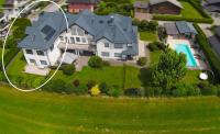 "GLÜCKSMOMENT" - Premium Apartments Seekirchen, beeindruckende Ferienwohnung mit gemeinsam genutzter Poolarea - Chambres d'hôtes Seekirchen am Wallersee