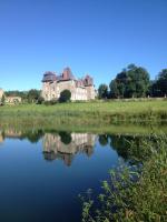 Château d'Hugémont- aile du Parc - Chambres d'hôtes Dompierre-sur-Helpe
