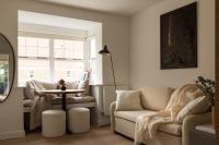 JAPANDI RESIDENCE 1BR Designer Flat with Private Garden - Chambres d’hôtes