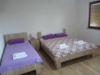 Dreibettzimmer mit Balkon