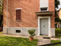 ROSSENA HOME tranquillo appartamento, con giardino, vicino al centro ed all'Ospedale Santa Maria Nuova SMN - B&B Reggio nell'Emilia