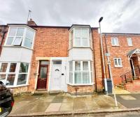 Lovely Spacious Room near Train Station and University - B&B