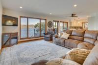 Dock and Views Waterfront Home in Wabasha! - B&B