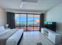 Ocean View Pools and WIFI - B&B Airlie Beach